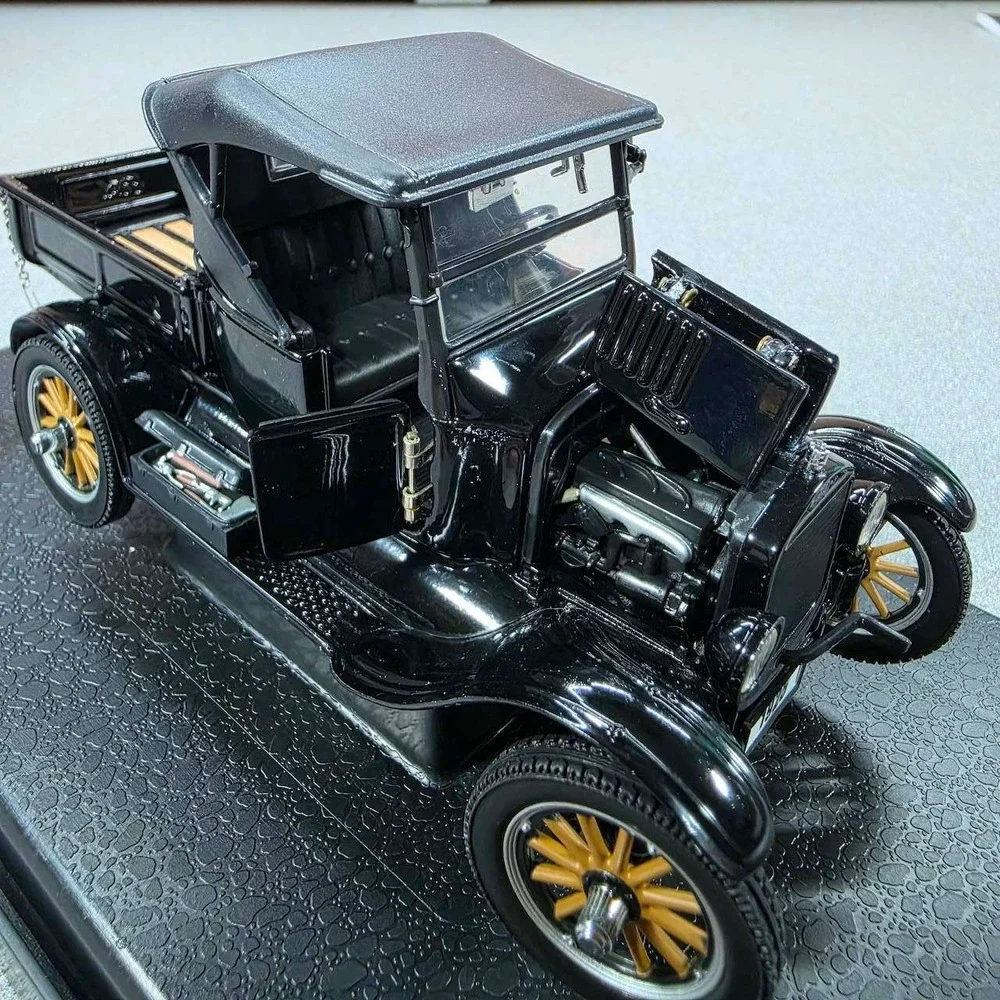 Ford 1925 Model T Runabout Pickup Truck Diecast 1:24 Black Excellent Condition